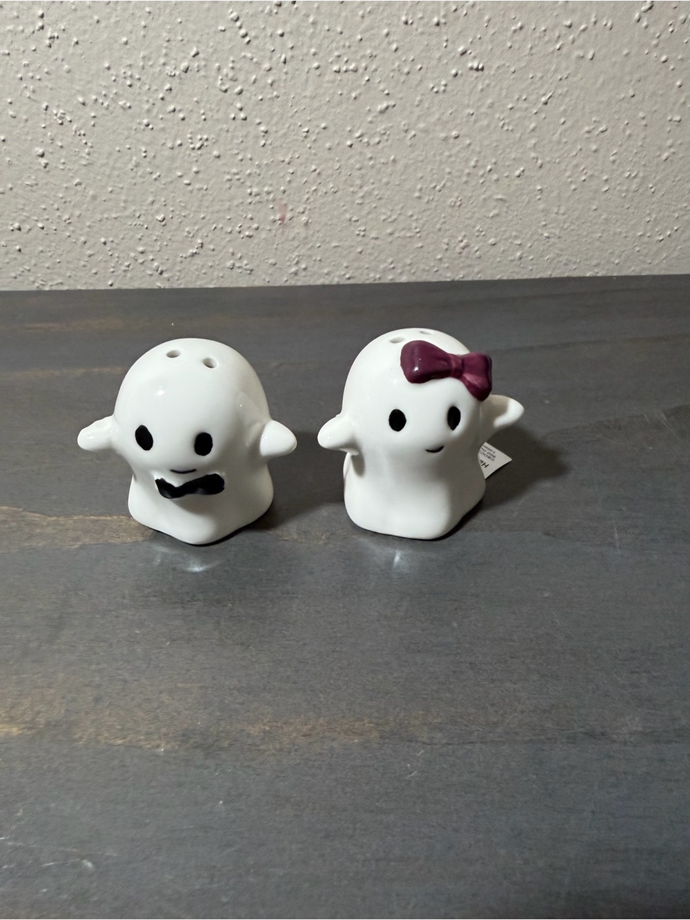 White Ghost Salt and Pepper Shaker Set with Purple Bow NWT